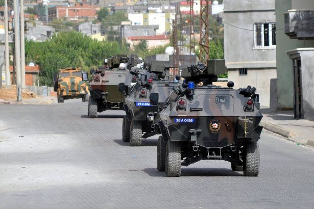 turkish_tanks_against_kurds.jpg 