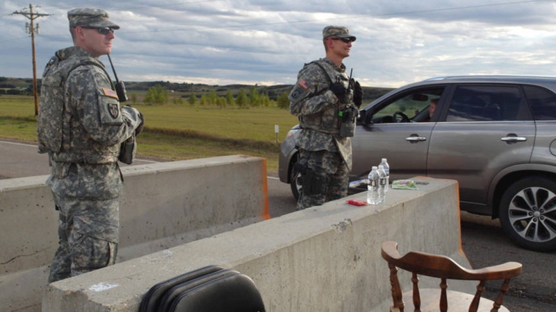 sm_north_dakota__national_guard_at_checkpoint.jpg 