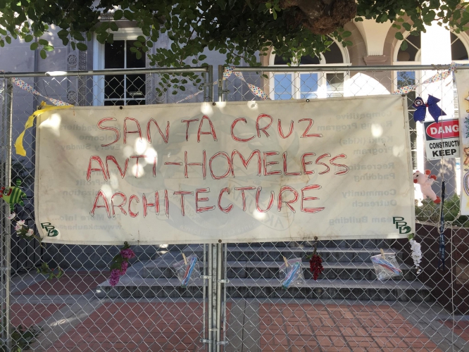 sm_anti-homeless-architecture-fence-decorating-party-santa-cruz-post-office_1.jpg 