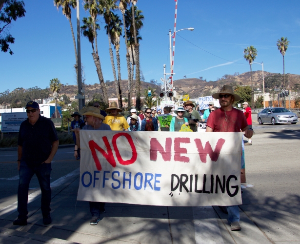 sm_offshore_oil_drilling_protest_ventura_photo_by_akka_b_photography_2.jpg 