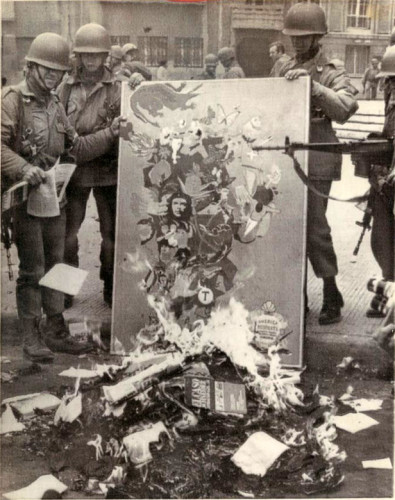 sm_chile_coup_troops_buring_poster.jpg 